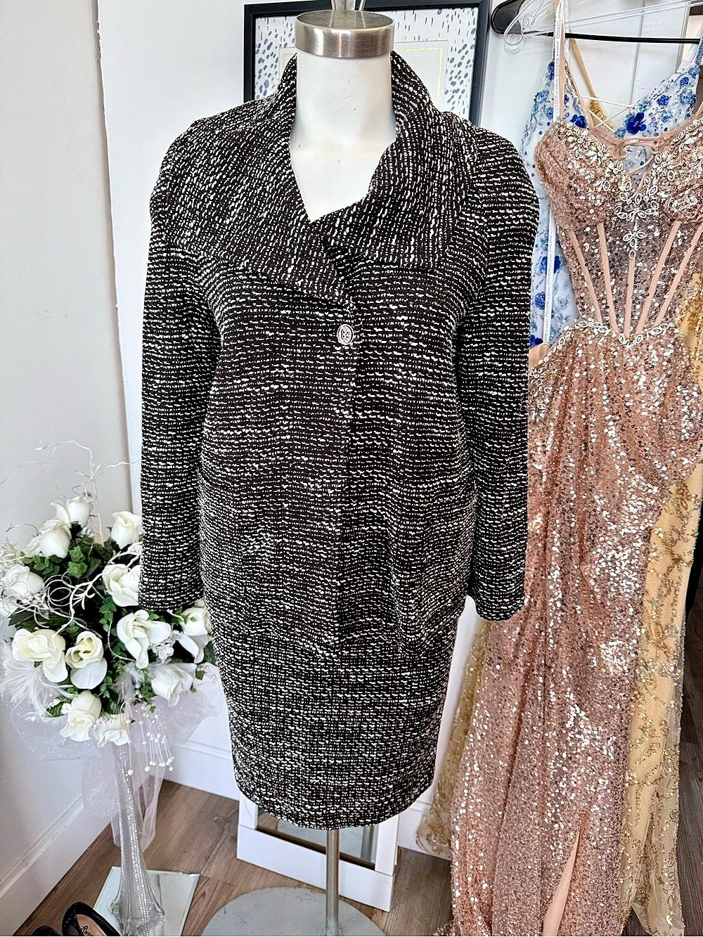 St. John Collection Knit suit Black & White Size 6 NWT Jacket/ elastic skirt 8
